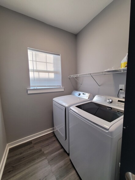 Building Photo - 423 Boulevard NE