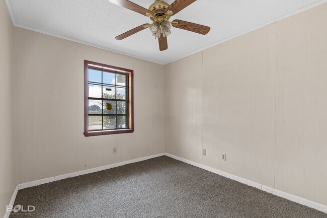Building Photo - Check Out this 3 Bed 1.5 in Shreveport!