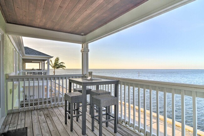 Building Photo - 5285 Coquina Key Dr SE
