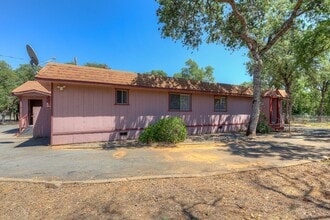 Building Photo - 162 Feathervale Dr