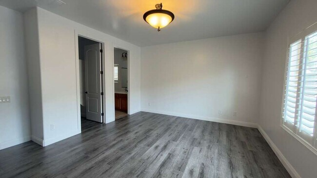 Building Photo - A Perfect Blend of Luxury, Comfort & Style