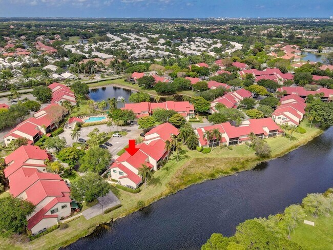 Building Photo - 6 Lexington Ln E