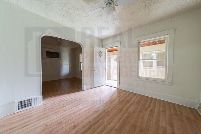 Building Photo - 3458 E 140th St