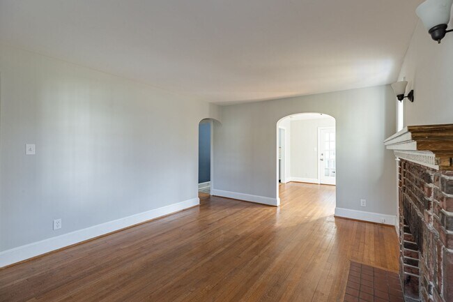 Building Photo - Completely Updated Charming Cape Cod