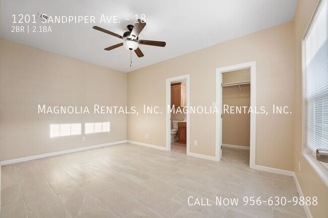 Building Photo - 2 bed 2.5 bath Townhouse in Mcallen