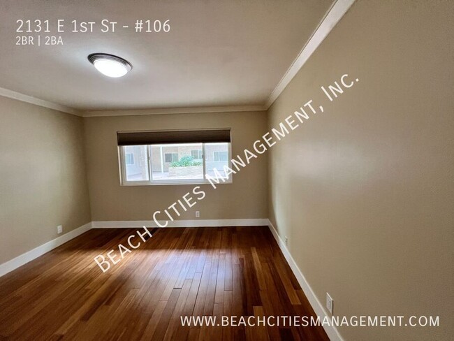 Building Photo - Condo located One Block from the Beach wit...