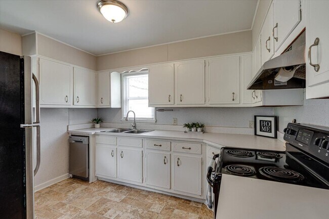 Building Photo - 3 BR 1 BA for Rent - 37415