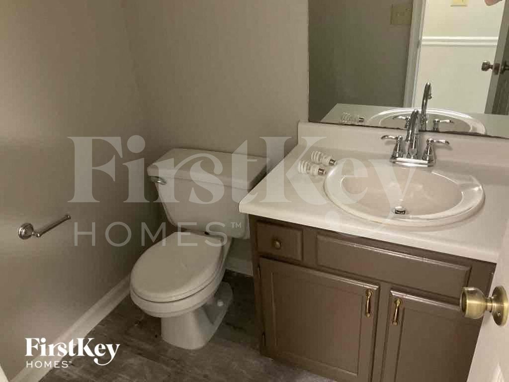 Building Photo - 12 Hickory Knoll Ct