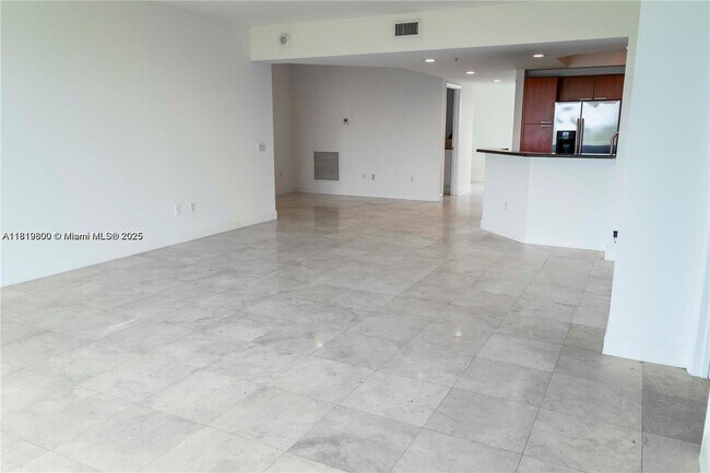 Building Photo - 15051 Royal Oaks Ln