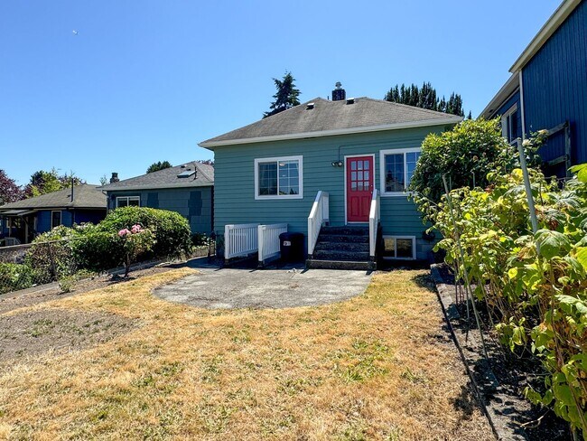 Building Photo - 356 N 77th St