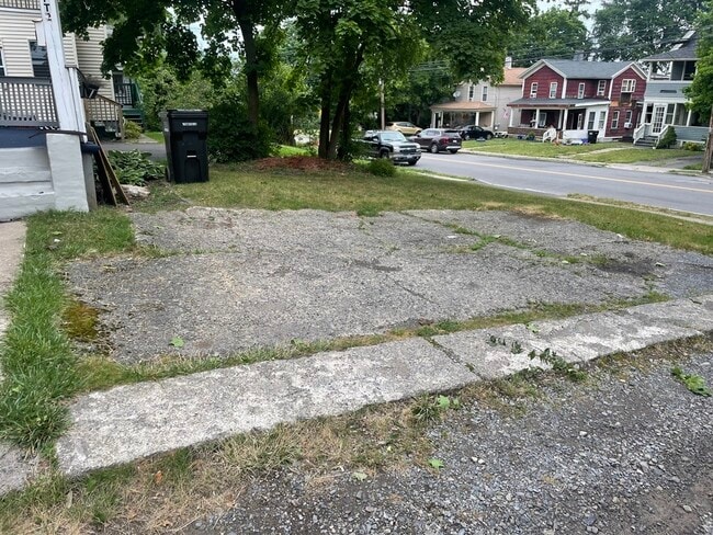 Building Photo - 603 Avery Ave