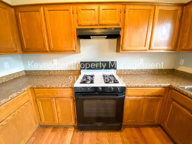 Building Photo - 3 Bed | 1.5 Bath in Central Tulsa!