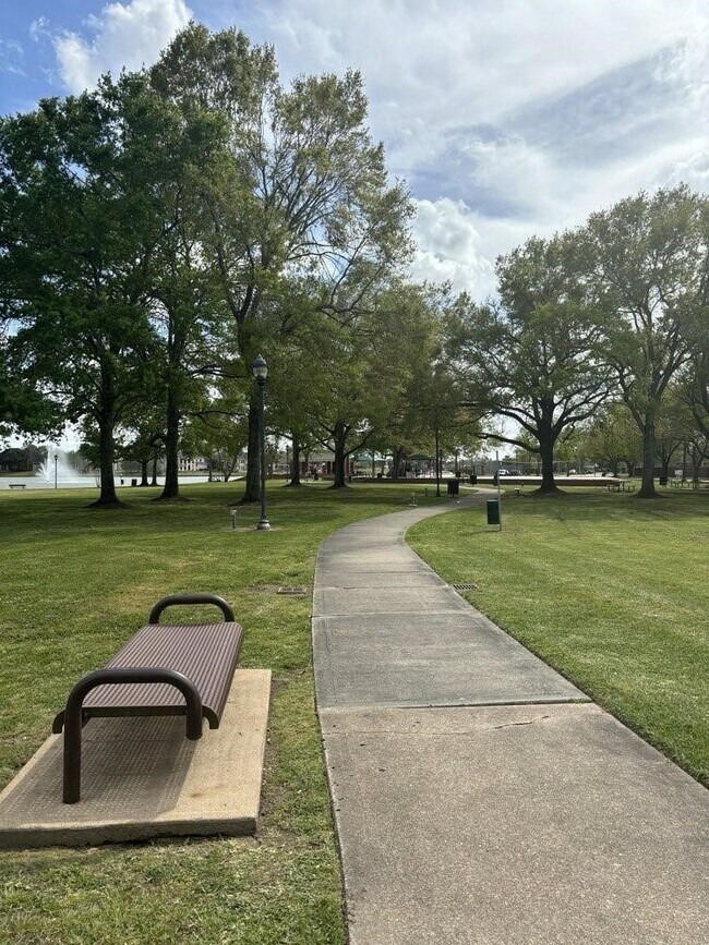 Building Photo - 2614 Parkbriar Ln