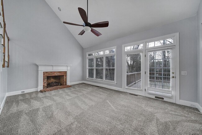 Building Photo - Spacious Four Bedroom Home!