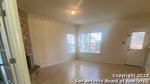 Building Photo - 823 Point Cove