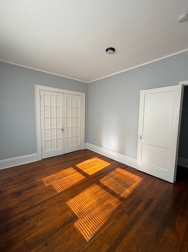 Building Photo - 1610 Hampton Ave SW