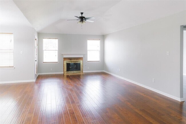 Building Photo - 6510 Larissa Cir