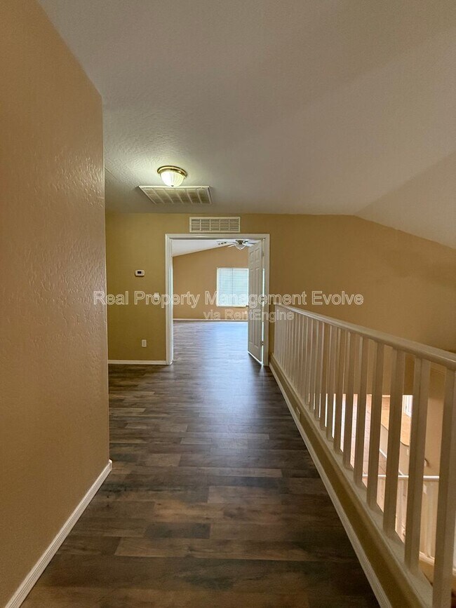 Building Photo - 1526 S 217th Dr