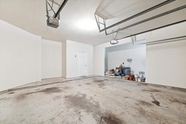 Building Photo - 30507 Russell Point Dr