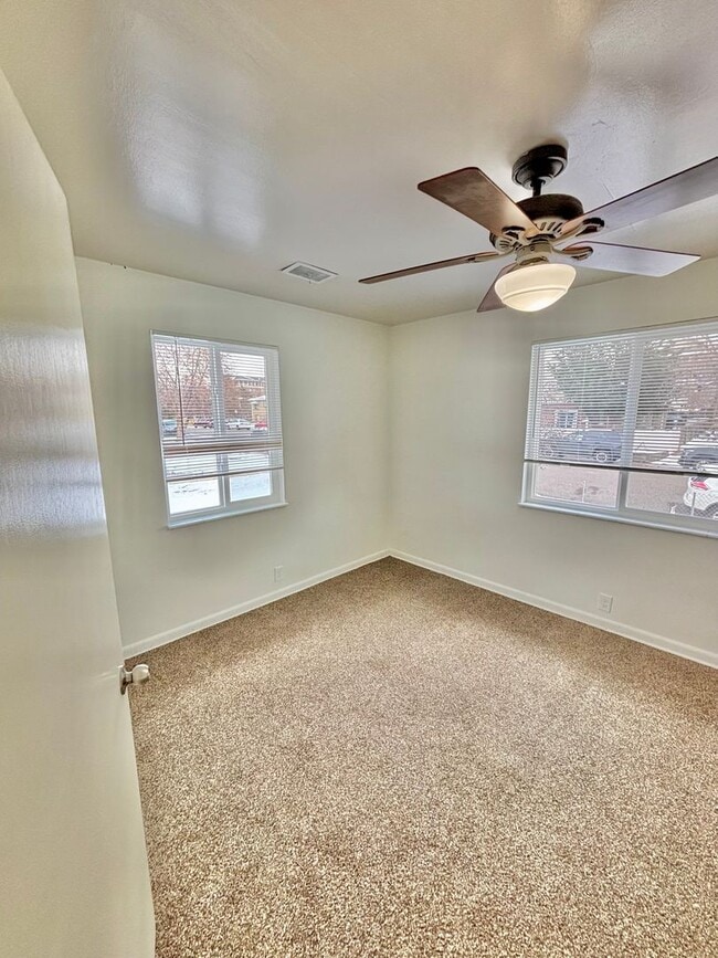 Building Photo - Available Now! Sunlit, Bright & Inviting University District Bungalow featuring Garage Parking an...