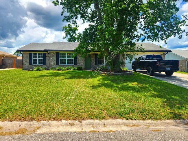 Building Photo - **Discover Your Dream Home: Spacious 4-Bed...