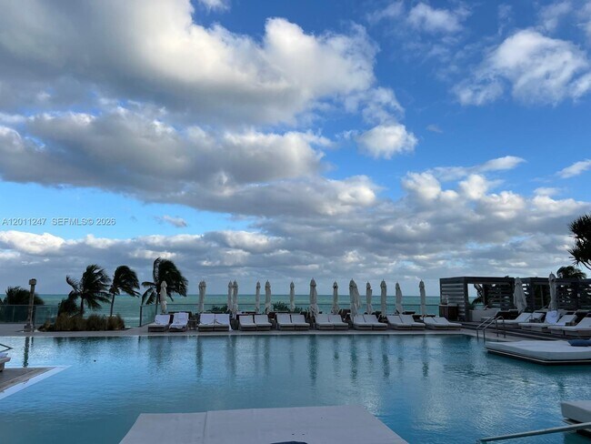 Building Photo - 2301 Collins Ave