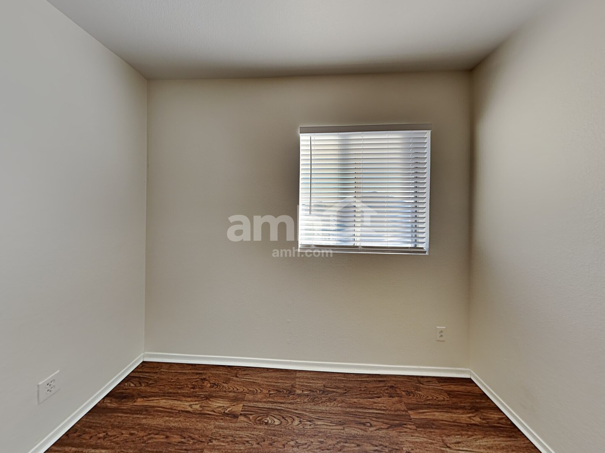 Building Photo - 9742 E Knowles Ave