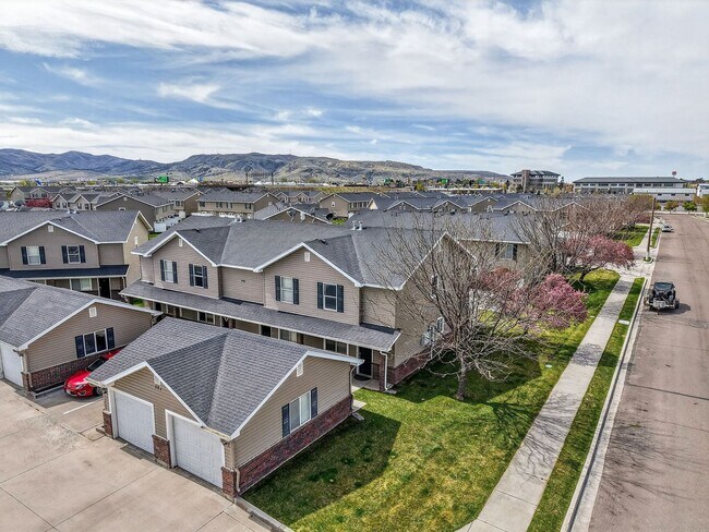 Building Photo - Must-See Apartment in Pheasant Ridge  Pocatello!