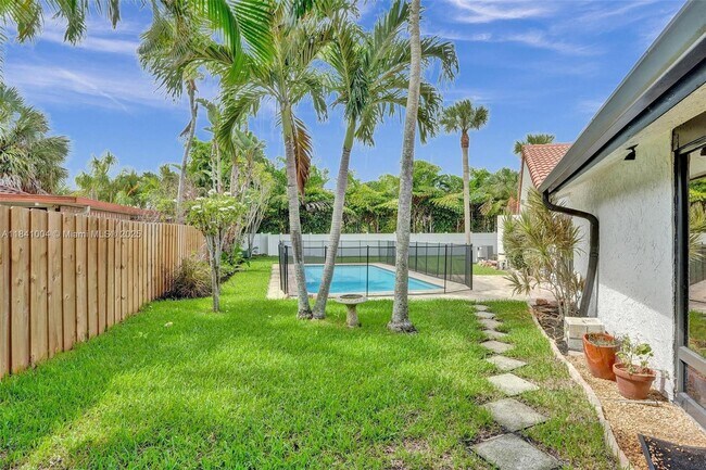 Building Photo - 7425 Silver Woods Ct