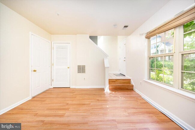 Building Photo - 12121 Amber Ridge Cir