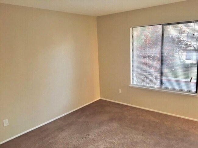 Building Photo - Great 2 bed 2 bath Condo in Hercules -- AV...