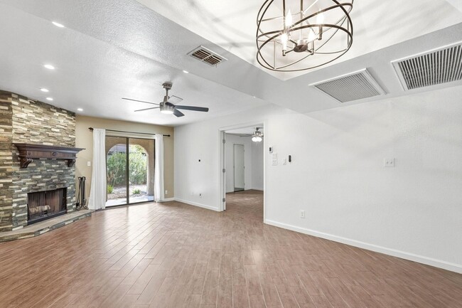 Building Photo - 9450 N 94th Pl