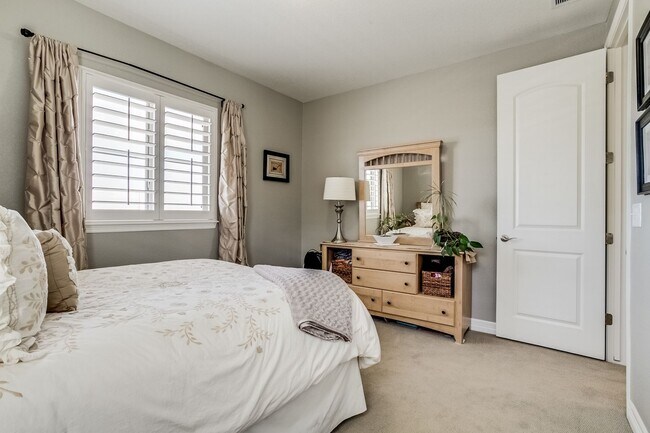 Building Photo - Large single family home in Central Park.