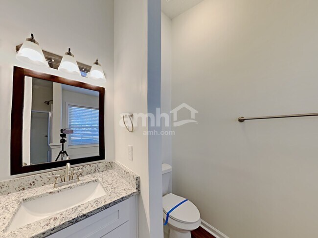 Building Photo - 360 Telford Dr