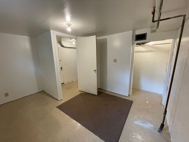 Building Photo - 919 23rd St