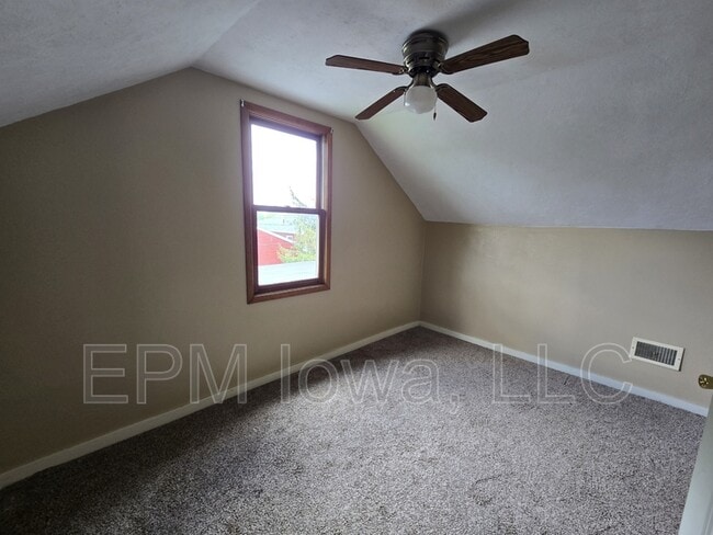 Building Photo - 4037 Vine Ave SE