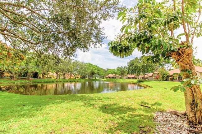 Building Photo - 5289 Fairway Woods Dr