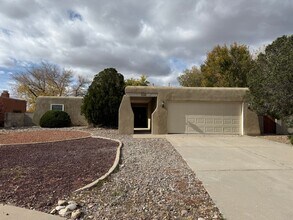 Building Photo - Beautiful 3 bedroom 2 bath