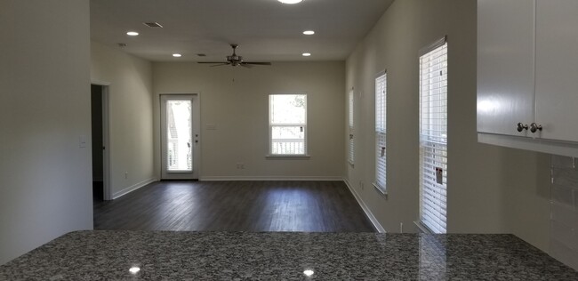 Building Photo - 37 Bayou Rd