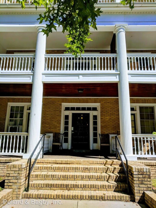 Building Photo - 3000 Monument Ave