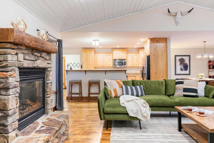 Building Photo - 1054 Canoe Loop