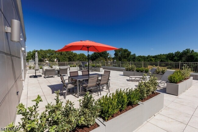 Building Photo - 1181 Morris Ave