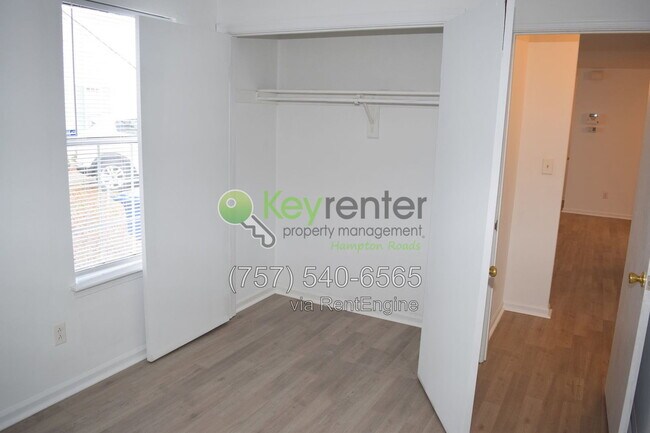 Building Photo - 579 Peregrine St