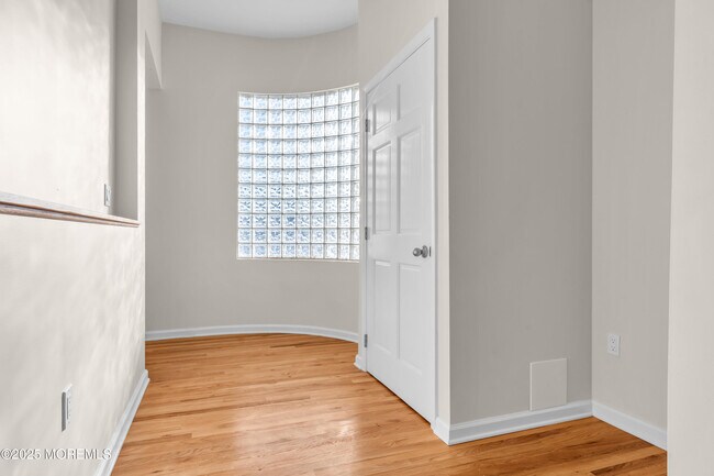 Building Photo - 525 Washington Blvd