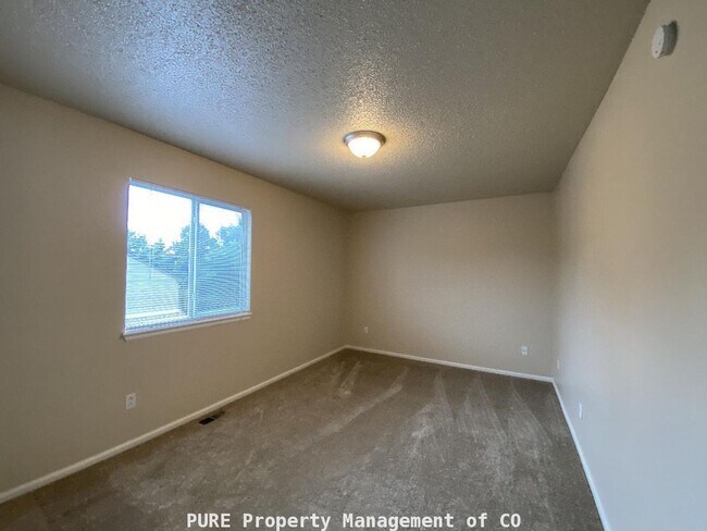 Building Photo - 2215 Gold Dust Ln