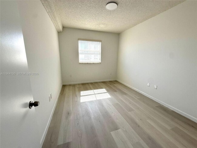 Building Photo - 185 SE 14th Terrace