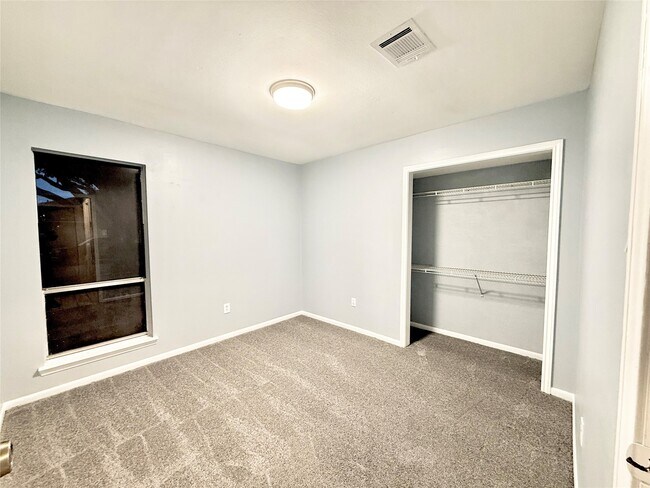 Building Photo - 5359 Friar Tuck Dr