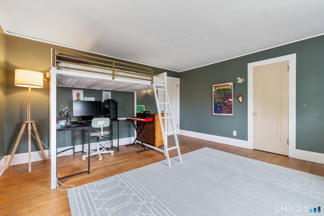 Building Photo - 400 N Quaker Ln