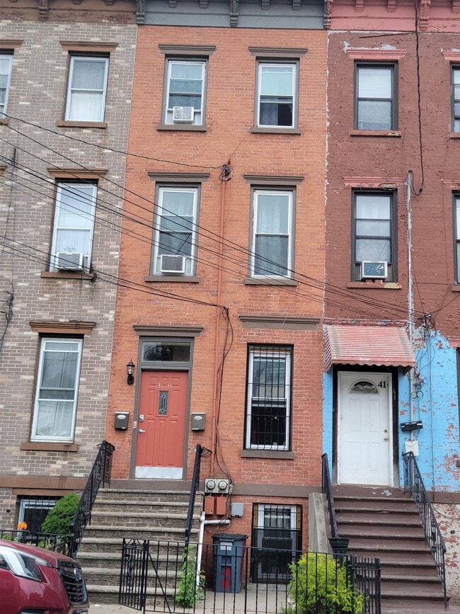Primary Photo - 39 Belmont Ave