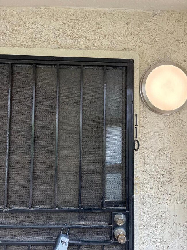 Building Photo - 3119 W Cochise Dr